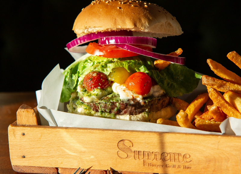 03-supremeburger-gruppen